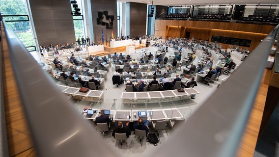 Les députés siègent au parlement régional de Basse-Saxe. © picture alliance/dpa/Julian Stratenschulte Photo : Julian Stratenschulte