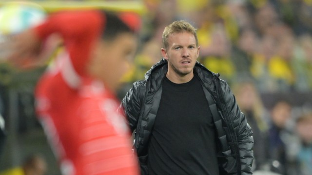 FC Bayern : responsable du 2-2 à Munich, mais aussi coupable ? L'entraîneur du Bayern Julian Nagelsmann (derrière).
