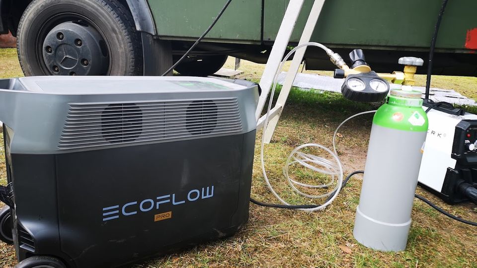 Une Ecoflow Delta Pro est une boîte imposante. Elle permet de produire de l'électricité.