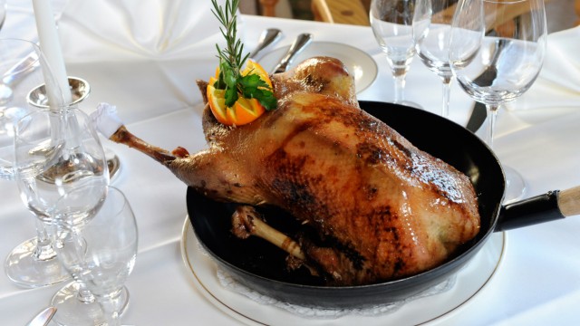 Tradition bavaroise : L'oie de Kirchweih fait partie des spécialités les plus appréciées, servies à la table familiale et dans les restaurants à l'occasion de la kermesse.